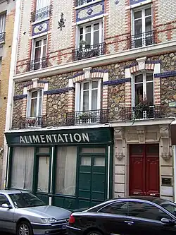 Vieux magasin (inactif) historique d'alimentation de la rue.