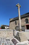 Croix du XVe siècle de l'ancien cimetière qui entourait l'église paroissiale Saint-Malo.