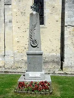 Monument aux morts, près de l'église.