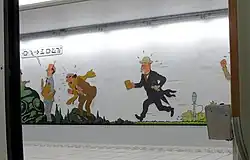 Photographie d'une fresque murale dans une station de métro.