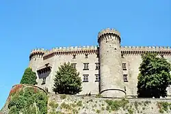 Le château Orsini-Odescalchi de Bracciano représente l'internat fréquenté par William Wilson enfant.