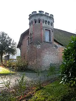 Dépendance du château, entrée latérale
