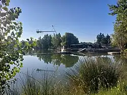 Le téléski nautique du lac de Buzerens.