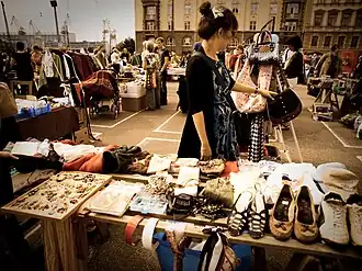 La place Hietalahdentori un jour de marché.