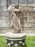 Statue dans l'enclos paroissial.