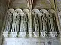 Six statues d'apôtres (porche de l'église).