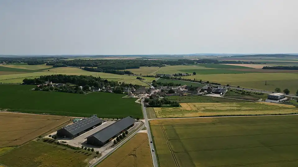 Brasseuse (60), vue générale depuis l'ouest.