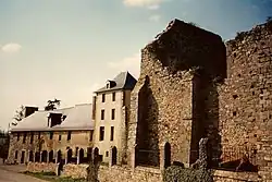 Ancienne abbaye Notre-Dame du Nid-au-Merle, vue extérieure d'ensemble.