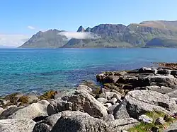 Vue de Brenna depuis Gimsøya.