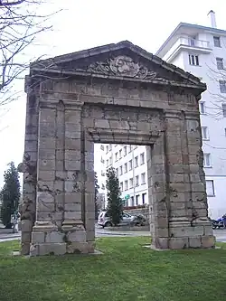 Porte de l'ancien séminaire de Brest (XVIIIe&nbsp;siècle) devenu école des mécaniciens puis caserne Guépin.