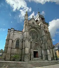 Frontispice est de l'église.