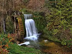 Barrage et roue à aubes au Val sur Bretonvillers.