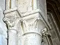 Doubleau vers la nef, chapiteaux à gauche.