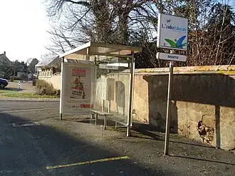 L'arrêt de bus L'Aile Bleue à Briantes en 2012.