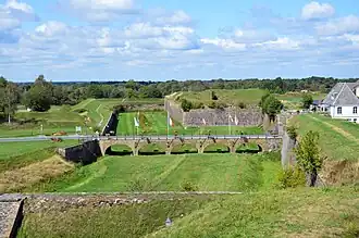 Pont de l'avenue du Général de Gaulle.