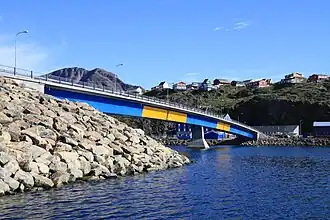 Le pont traversant la baie