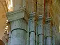 Chapiteaux dans l'angle sud-est.