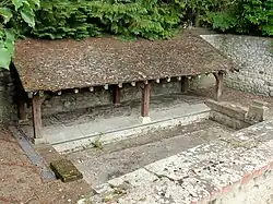 Le lavoir couvert.