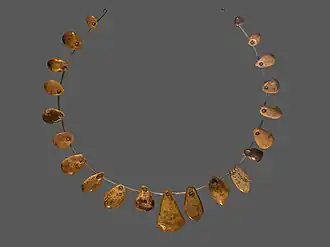 Collier en ivoire, Gravettien