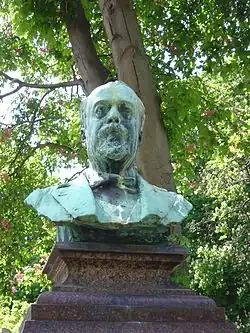 Buste d'Henri Brisson au cimetière de Montmartre.