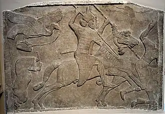 Cavaliers assyriens armés de lances, bas-relief du Palais central de Nimroud, VIIIe&nbsp;siècle&nbsp;av. J.-C. British Museum.