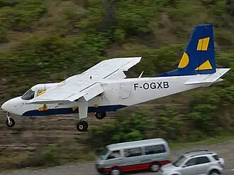 … ou au-dessus du Col de la Tourmente et de la circulation au sommet de la colline où il y a une vue imprenable sur l’aéroport Rémy-de-Haenen.