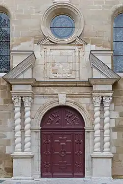Portail de la chapelle du Collège des Doctrinaires.