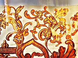 Détail d'une broderie de paille, dans l'église.