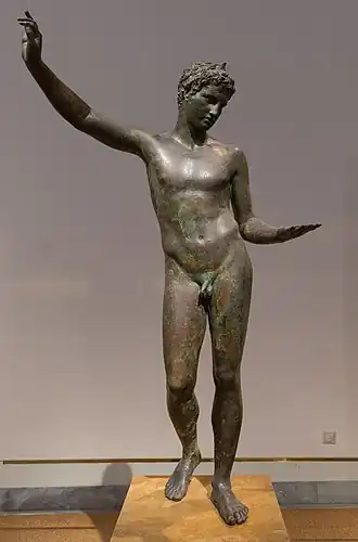 L'« éphèbe de Marathon », v. 330-325, attribué à l'école de Praxitèle, musée national archéologique d'Athènes.