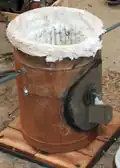 Un four à bronze (isolation avec de la laine de silice).