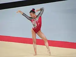 Description de l'image Brooklyn Moors 2017 Worlds All-Around Final Floor.jpg.