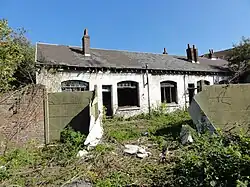 Un bâtiment annexe.