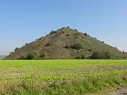 Terril conique de la fosse n° 3 - 3 bis - 3 ter des mines de Bruay.
