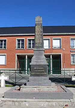 Le monument aux morts.