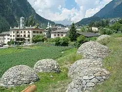 Au premier plan : les Crott de Brusio