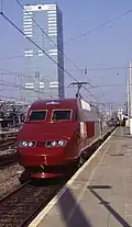La tour du Midi, vue depuis la gare de Bruxelles-Midi en 1996 avec un Thalys en premier plan.