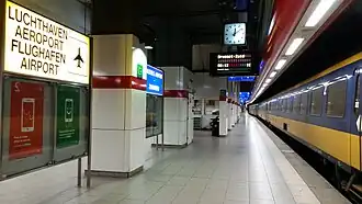 Desserte par le train Benelux.