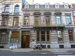 Le lycée Émile Max au no&nbsp;235.