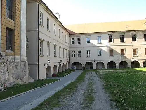 Bustehrad - Aile gauche du château