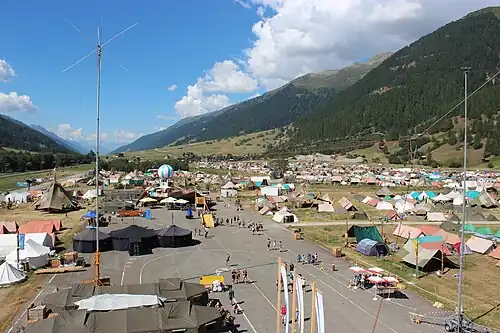 Le Camp fédéral scout 2022 « Mova - on y va » a eu lieu à Conches, ici sur la piste de l'ancien aérodrome.