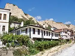 La même maison en été.