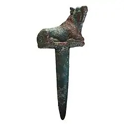 Taureau surmontant un clou de fondation, musée du Louvre