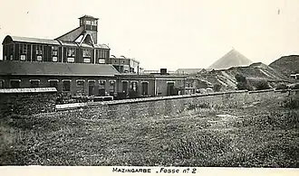 La fosse no&nbsp;2 après la guerre, avec ses terrils.