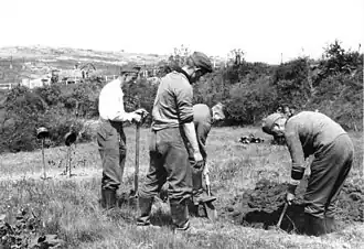 Inhumation de soldats allemands tombés lors de l'attaque du fort en 1940