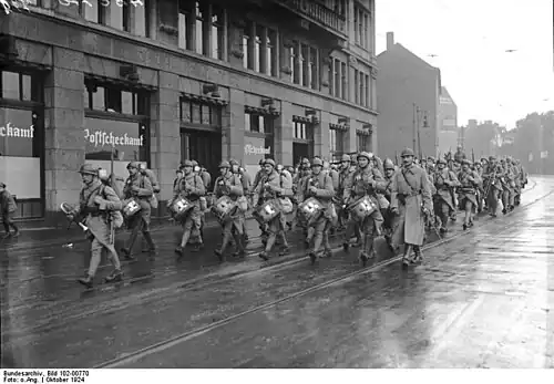 Troupes françaises dans la ville de Dortmund.