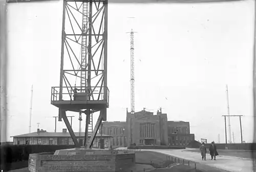 Base du mât d'antenne.