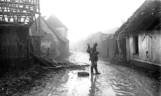 Étricourt, rue de l'Église, sous l'occupation allemande en 1916.
