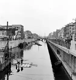 Le canal à hauteur de la porte de Flandre (Bruxelles), en 1940.