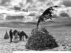Obo au passage du col de Kongra La&nbsp;(sv)(Ernst Schäfer, 1939).