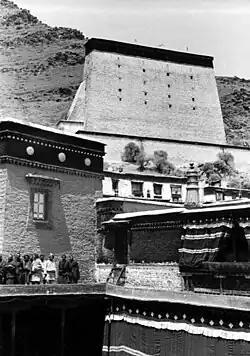 Große Tangamauer («&nbsp;grand mur à thangka&nbsp;») (Ernst Schäfer, 1938).